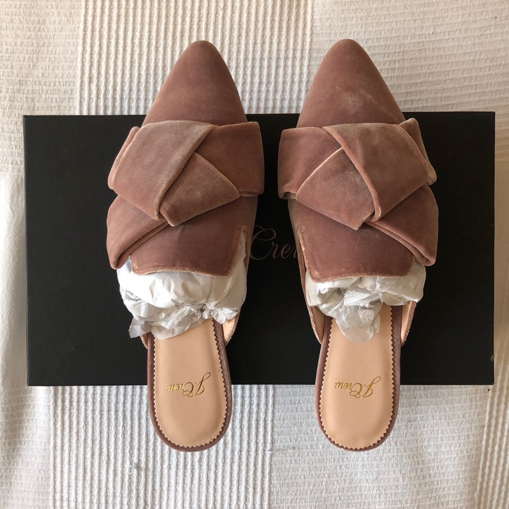 Pointed-toe slides in velvet